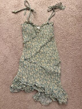Astr The Label Smocked Floral-Trim Top - Green & Cream
